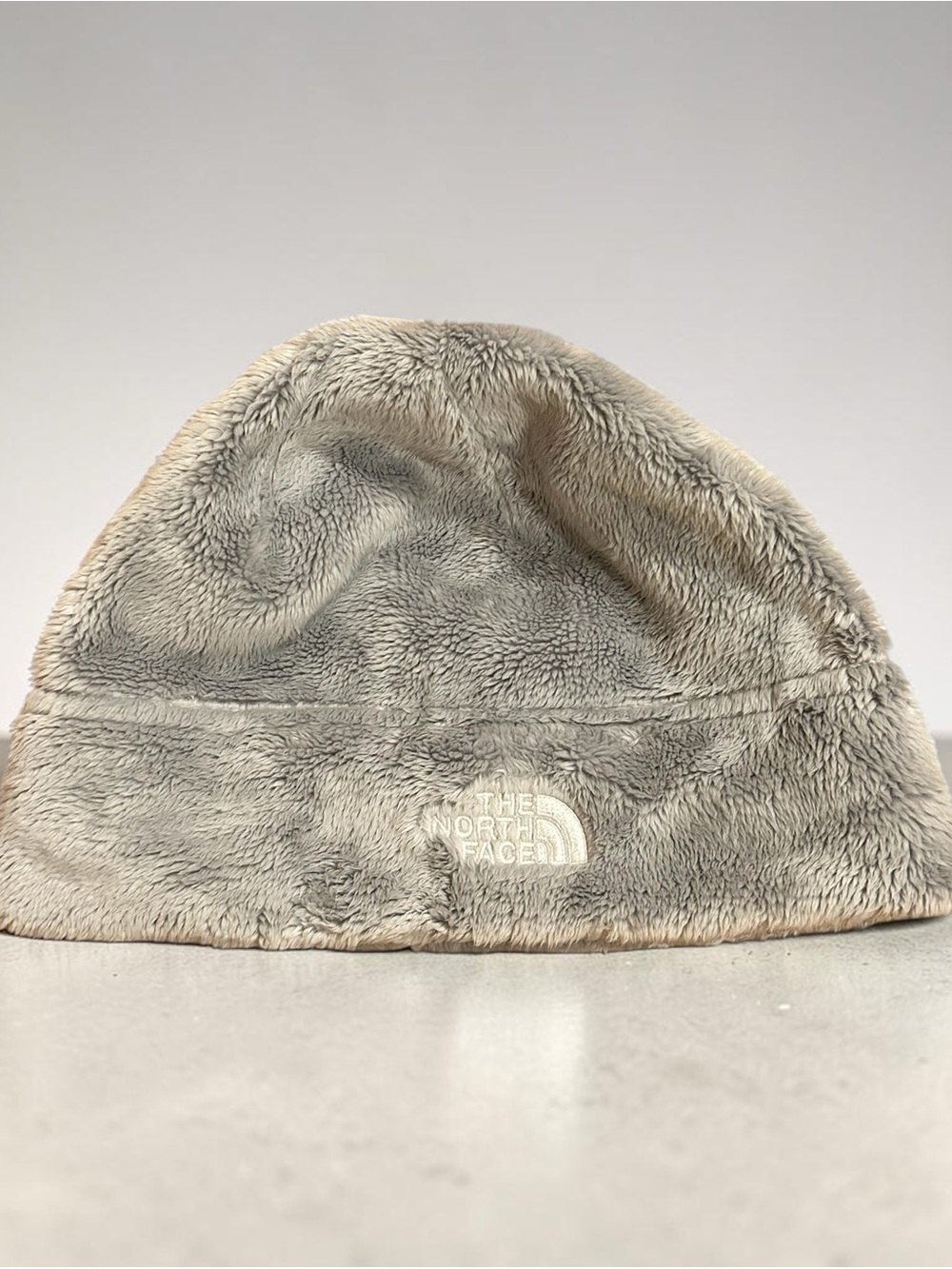 The North Face Women's Plush Fleece Beanie in Light Gray